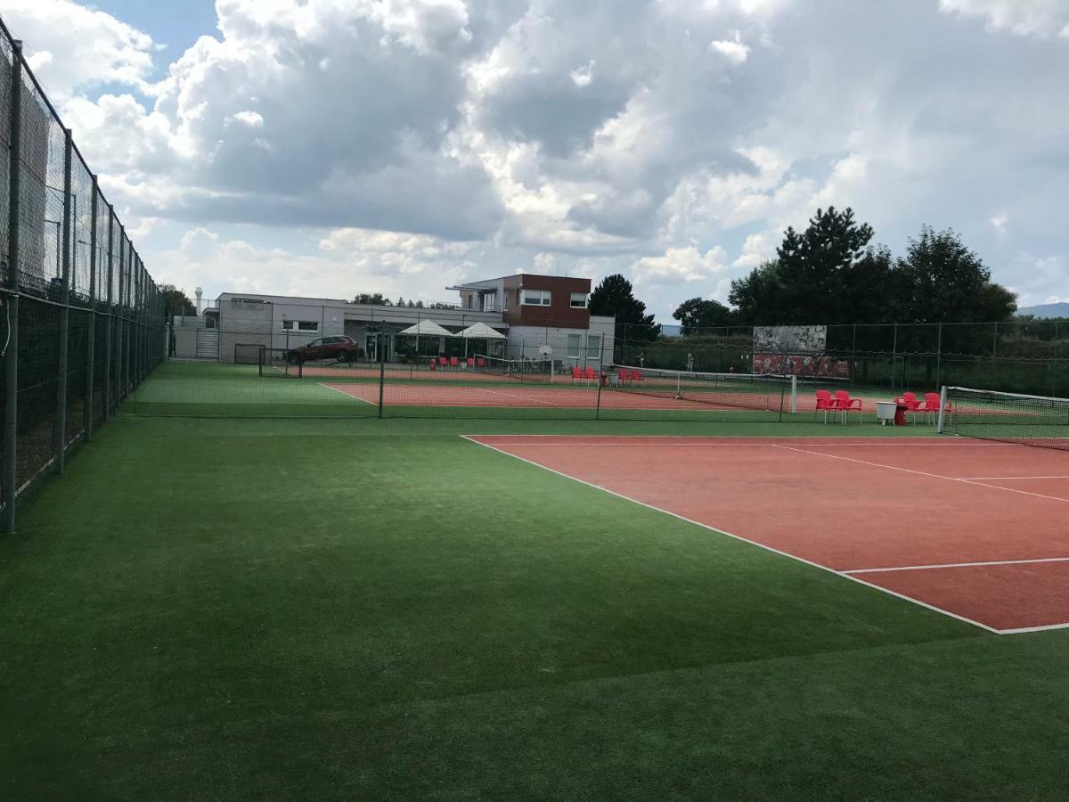 Greenbay Golf Apartments Trenčín Exteriör bild