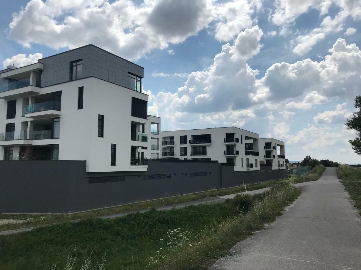 Greenbay Golf Apartments Trenčín Exteriör bild